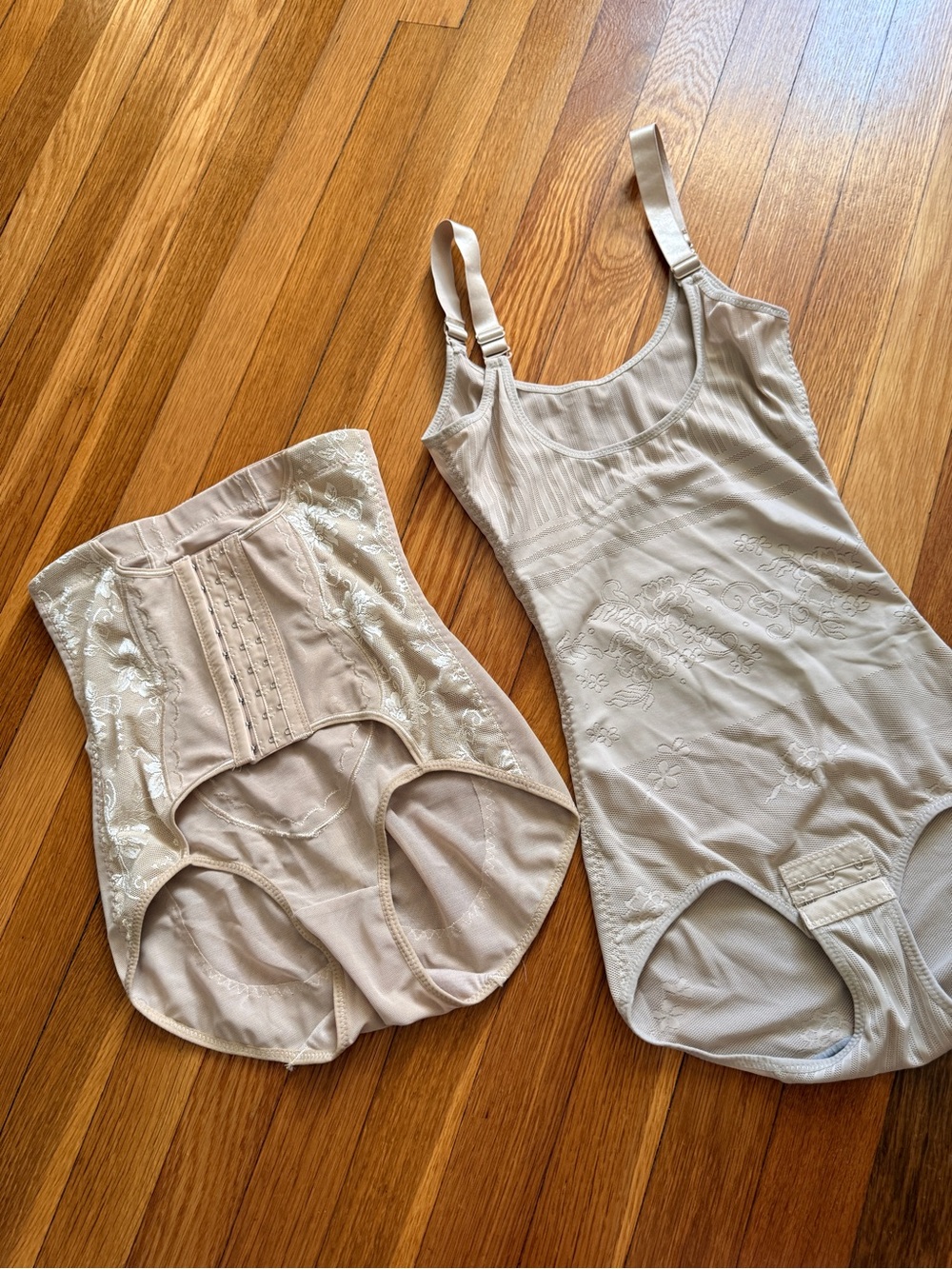 Women’s Shapewear Bodysuit and High-Waist Brief Set in Beige M